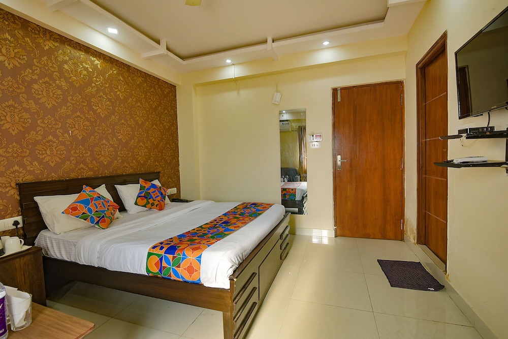 Fabhotel Emerald Inn