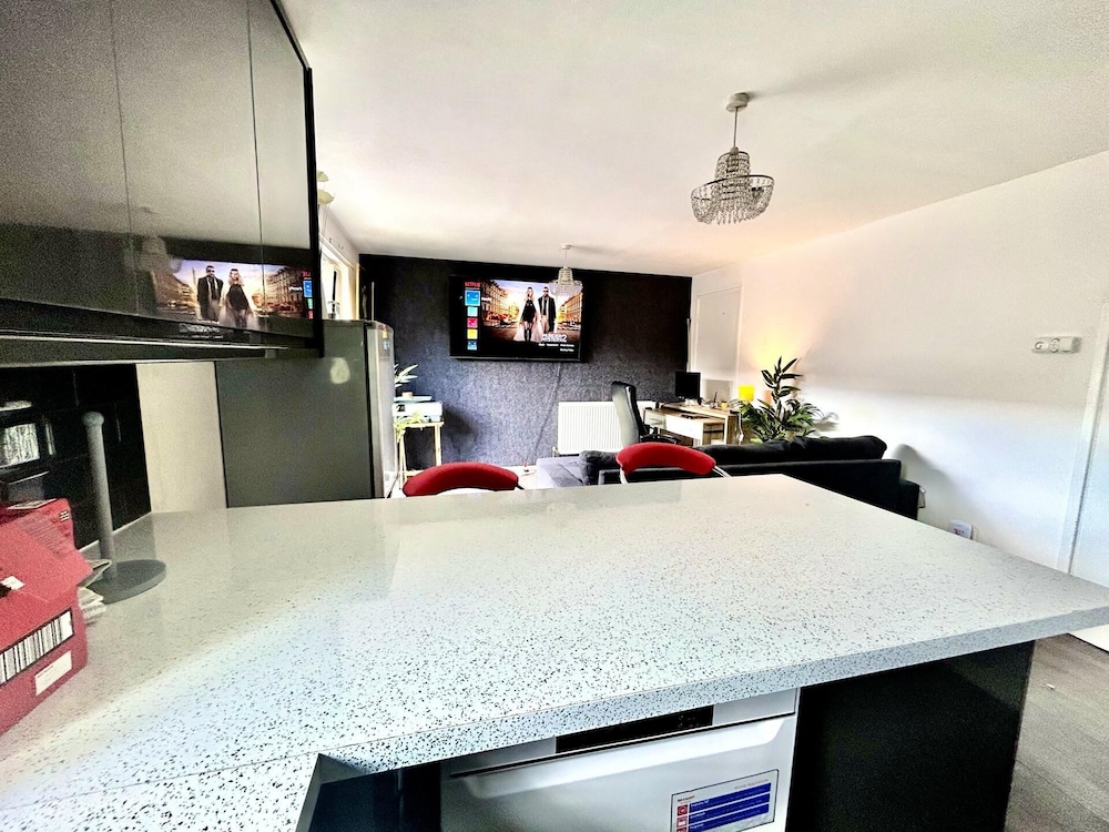 2 Bedroom House Just 15min Walk From City Centre