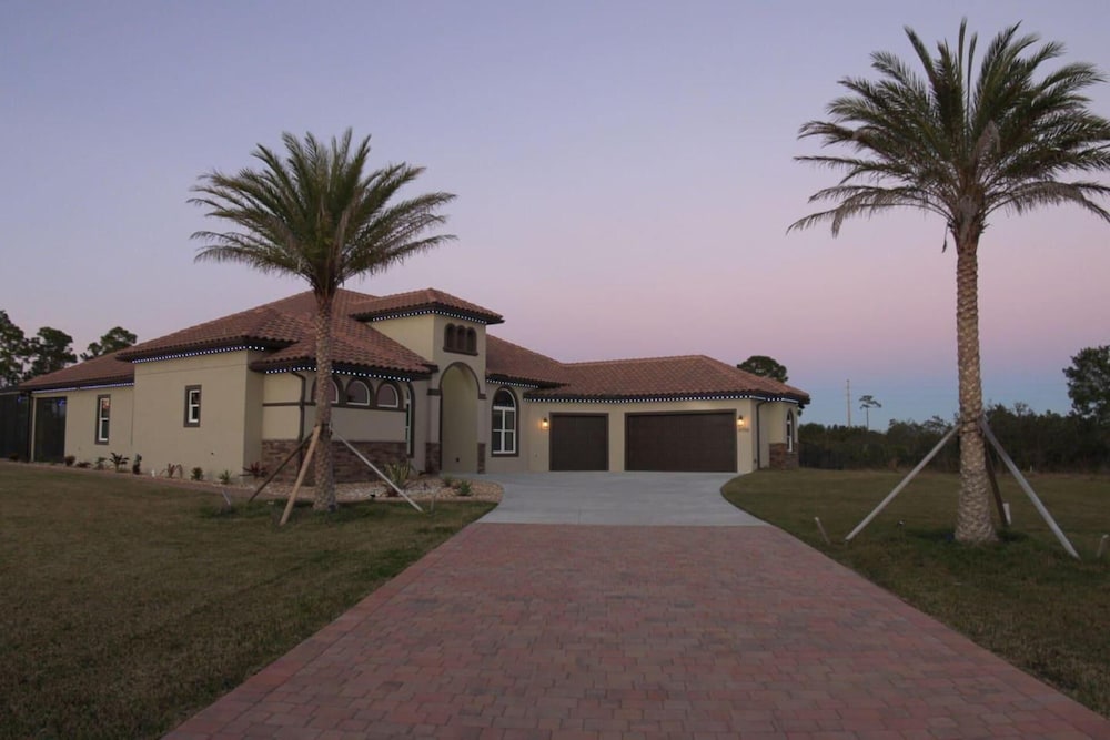 Stunning Luxury Mediterranean-style Private Oasis!