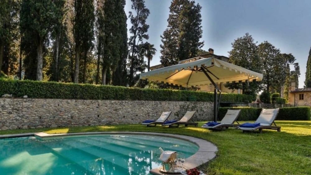 Elegant Tuscan Village Luxury Residence up to 24 Guests-borgo Bernardo