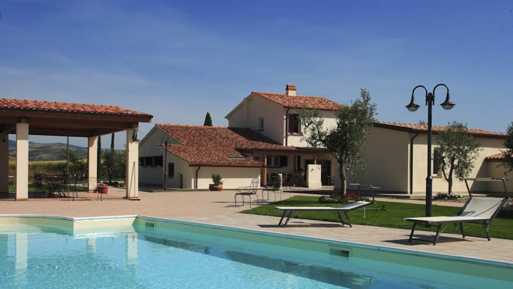 Independent Farmhouse With Pool Ideal for Groups-san Giuseppe
