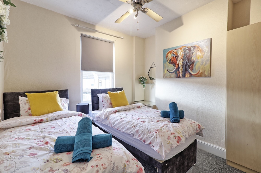 Big 3bed 2bath House Tropical Oasis Pet Friendly!