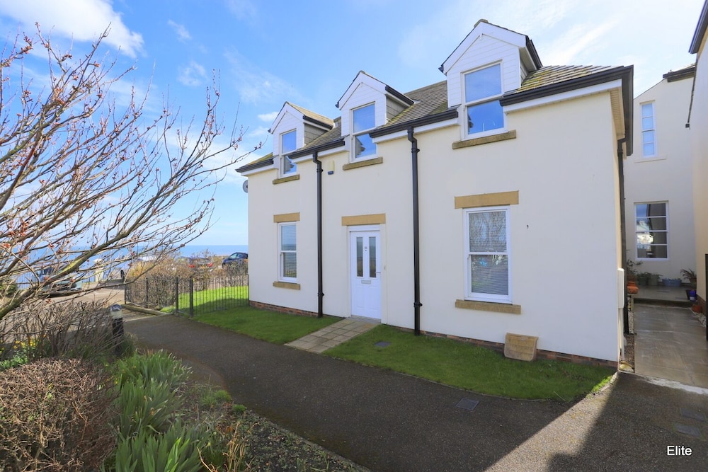 Beautiful 2-bed Sea Front House in Seaham