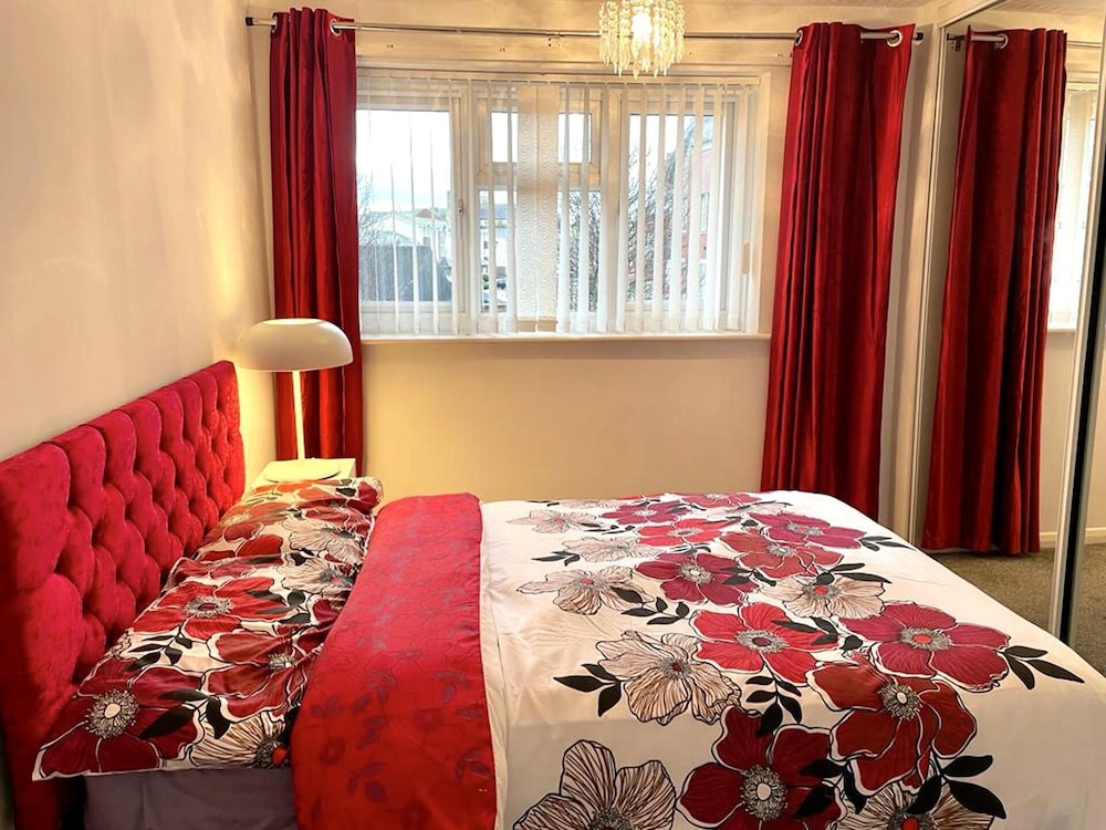 Luxurious, Affordable and Cheap Holiday House