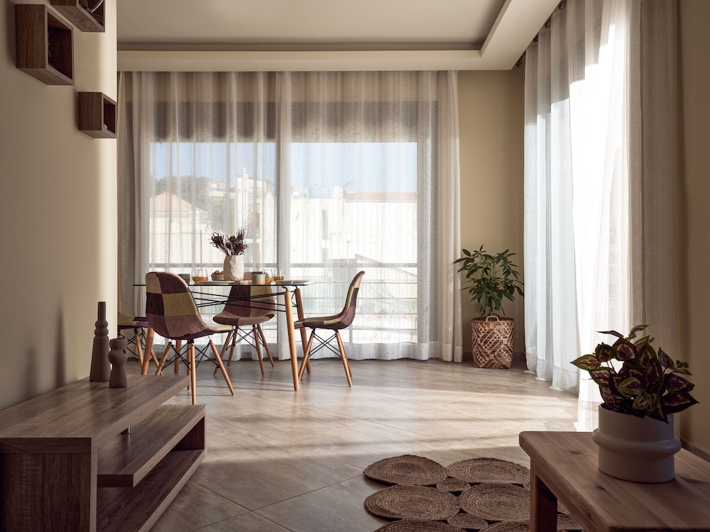 Laura Suites