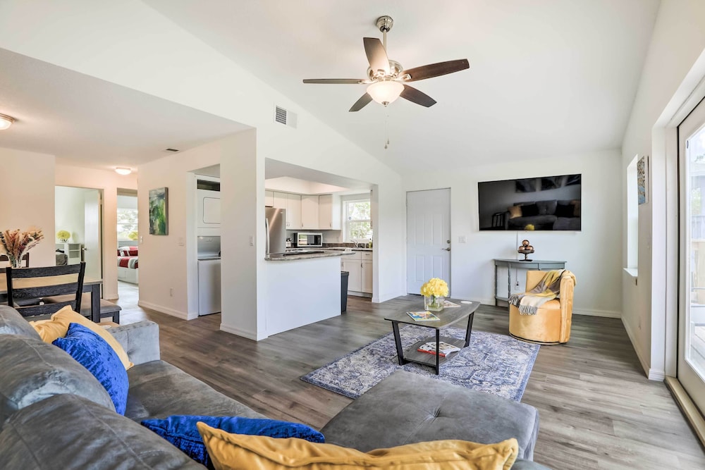 Waterfront Ruskin Retreat Near Little Harbor!
