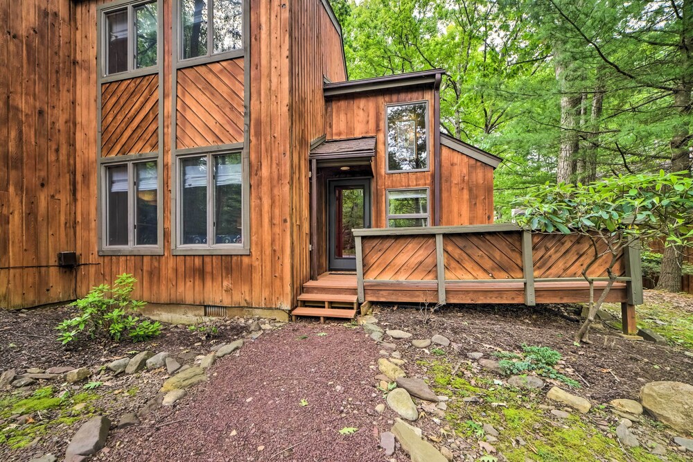 Poconos Townhome Near Big Boulder Skiing & Lake!