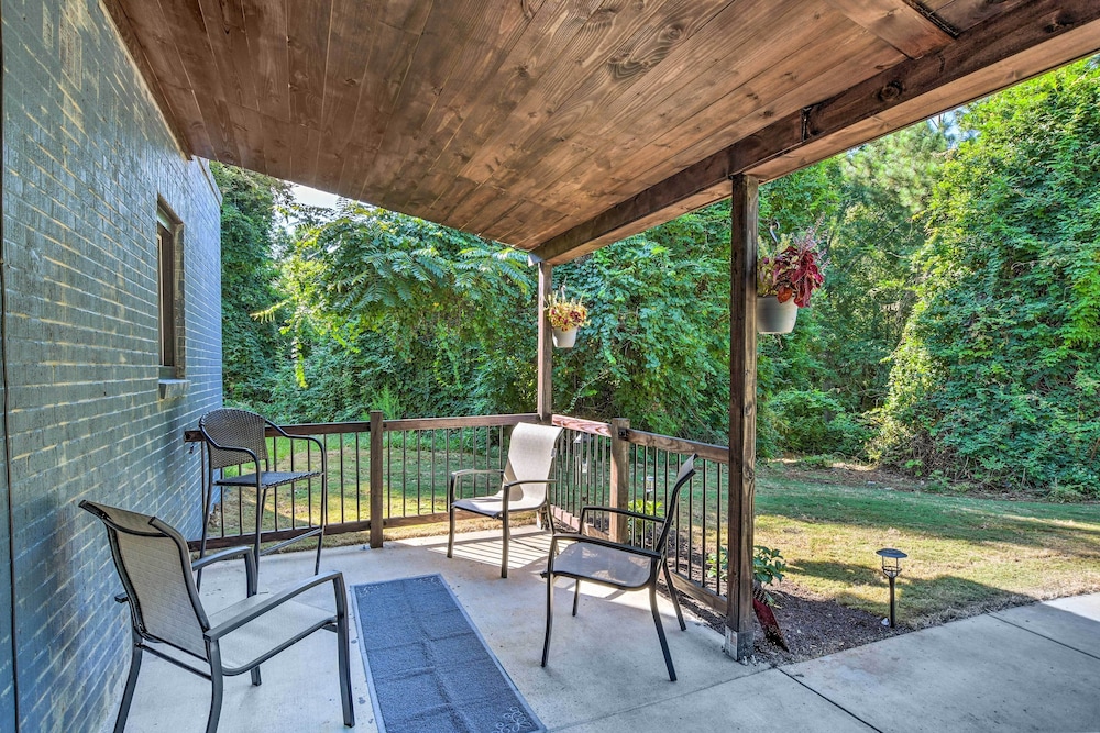 Modern Central Apartment w/ BBQ Patio & Yard!