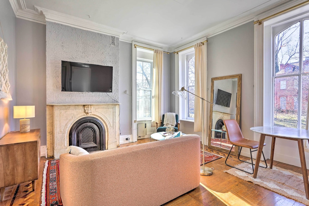 Historic Hudson Valley Apartment: River View!