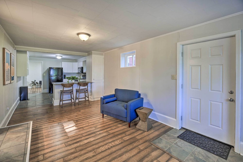 Quaint Johnson City Apt - 7 Mi to Boone Lake!