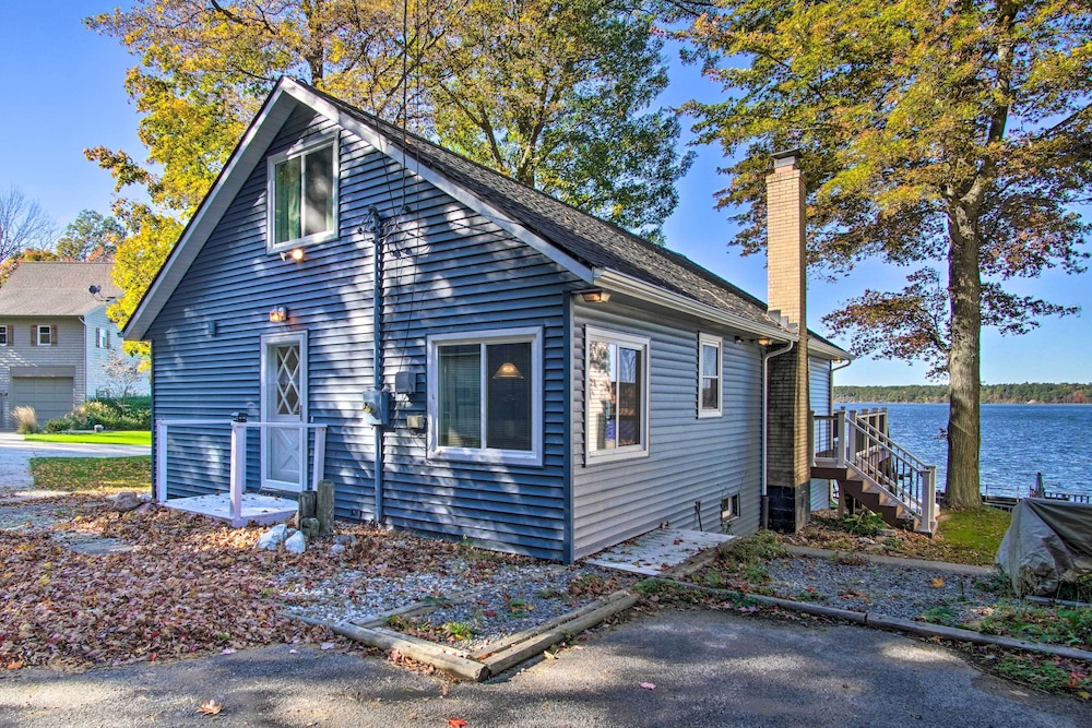 Lakefront Whitehall Home w/ Boat Slip & Deck!