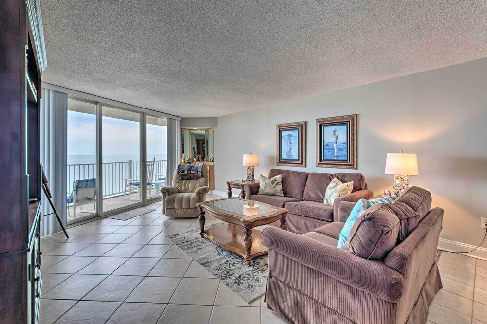 Relaxing Resort Retreat w/ Impeccable Ocean Views!