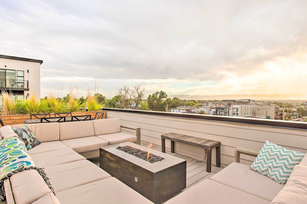 Chic, Immaculate Townhome w/ Rooftop Fire Pit