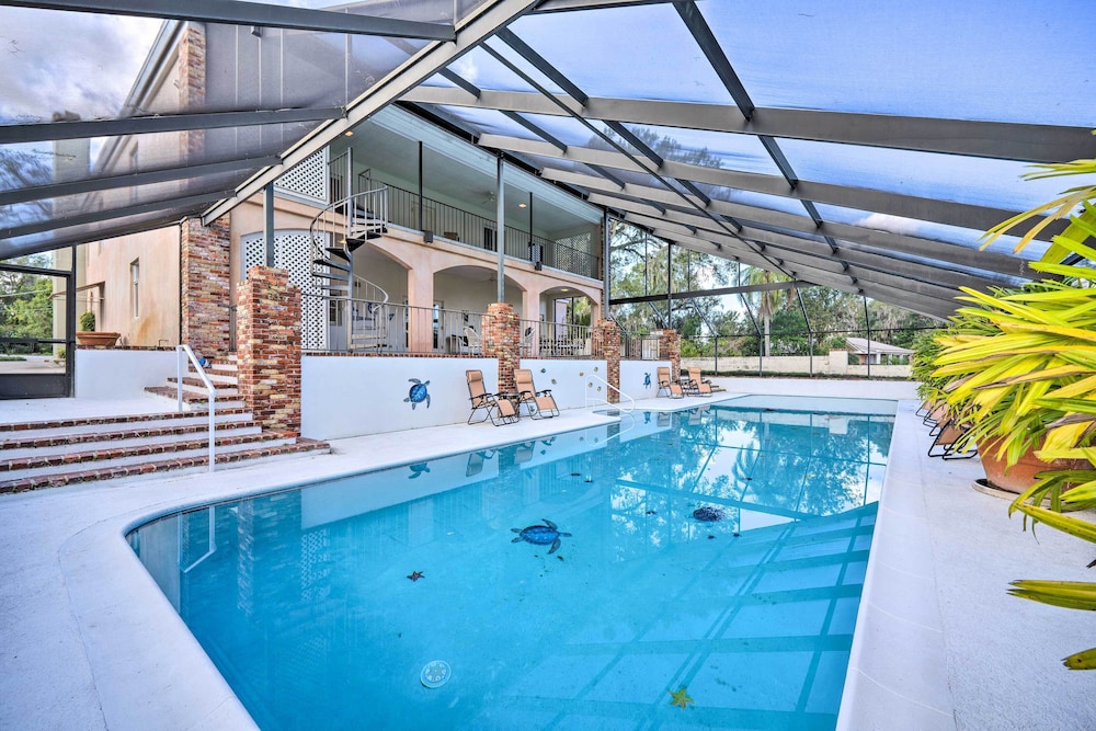 Elegant Winter Haven Villa w/ Dock & Lanai!