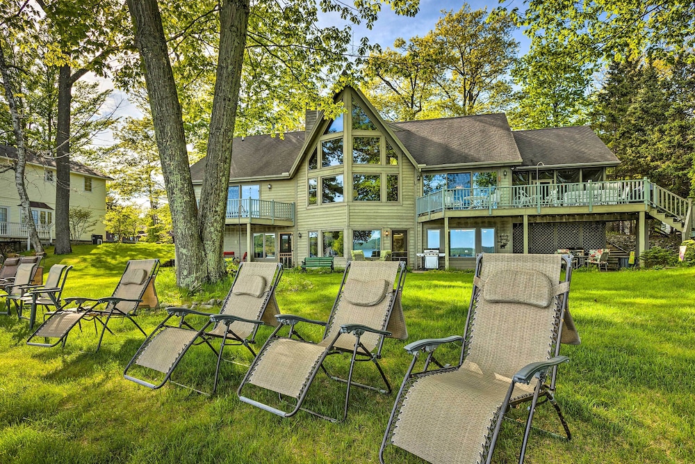 Step-free Condo w/ Dazzling Lakefront Nature