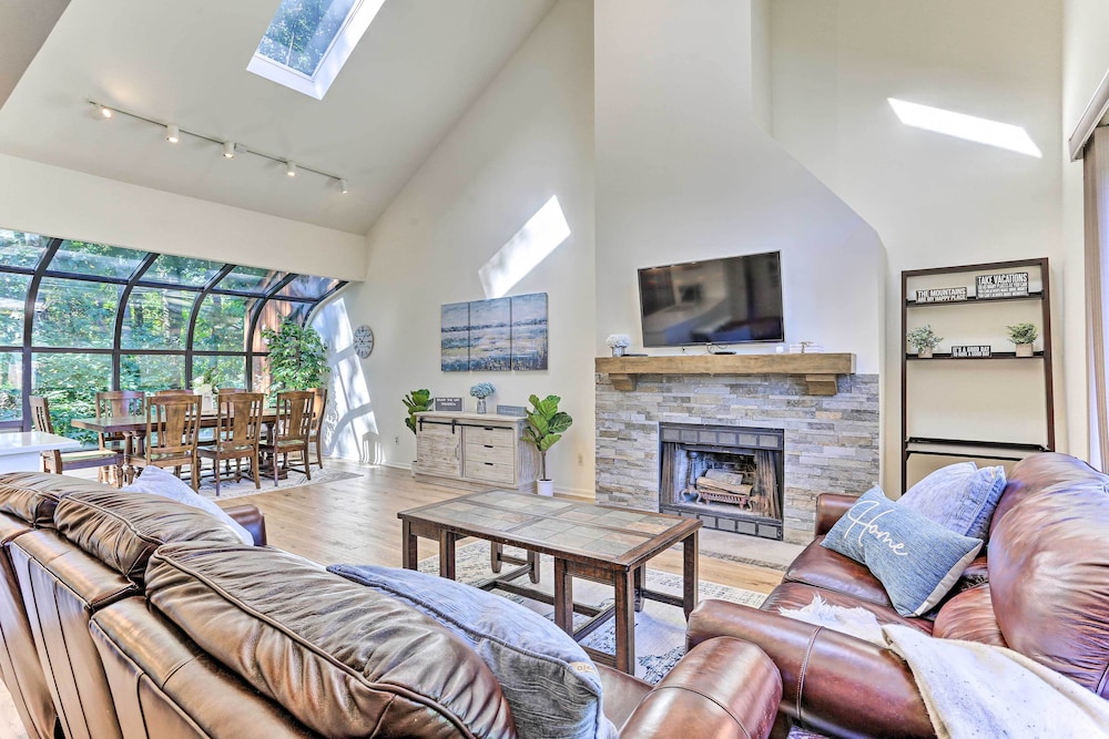 Gorgeous Vernon Township Condo w/ Balcony!