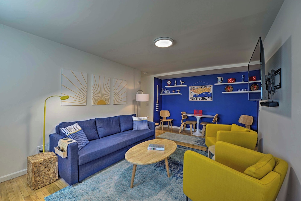 Central & Contemporary NJ Condo: Steps to Shore!