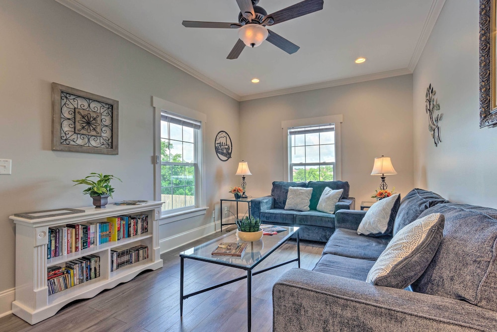 Airy Apartment With Deck - Walk to Main Street!