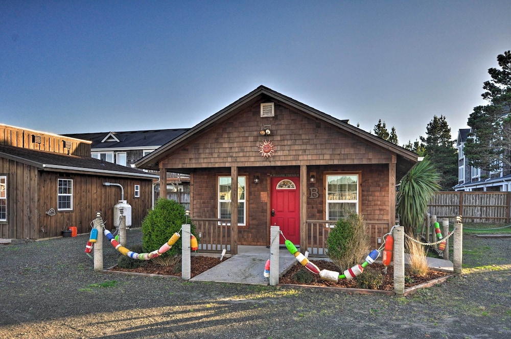 Coastal Retreat in Long Beach: Walk to Attractions