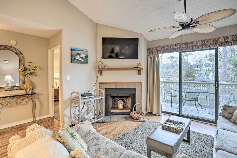 Bright Family Villa w/ Pool: Walk to Private Beach