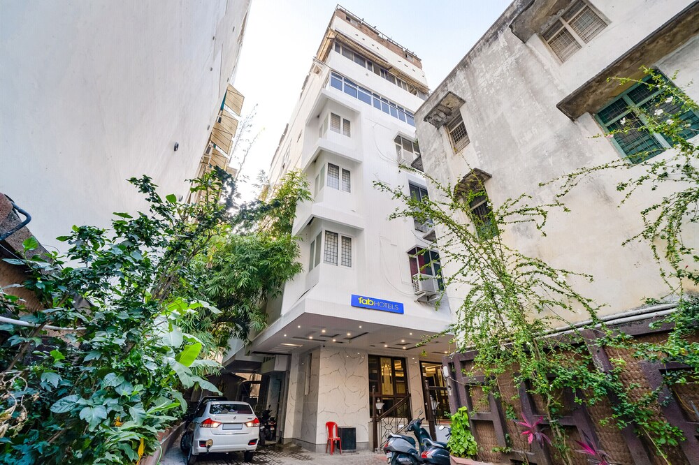 Fabhotel Royale Basant Residency