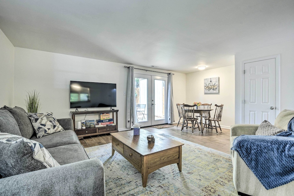 Cary Townhome ~ Walk to Downtown & Breweries!