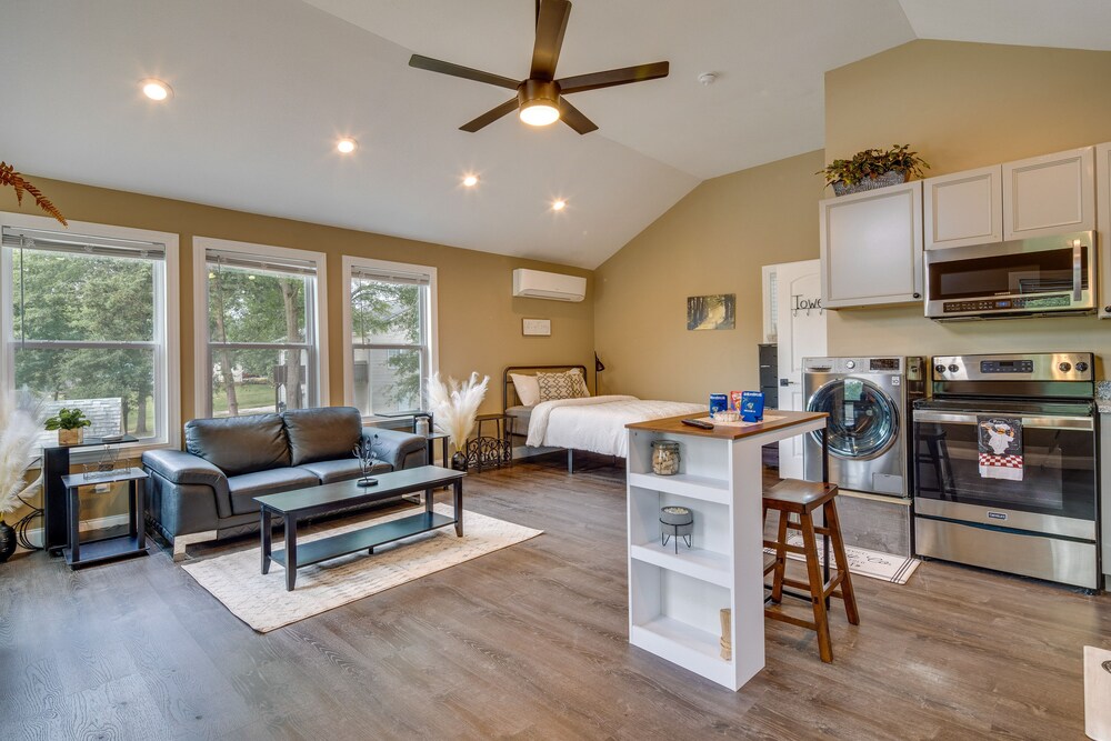 Peaceful Waterfront Studio 16 Mi to Greenville!