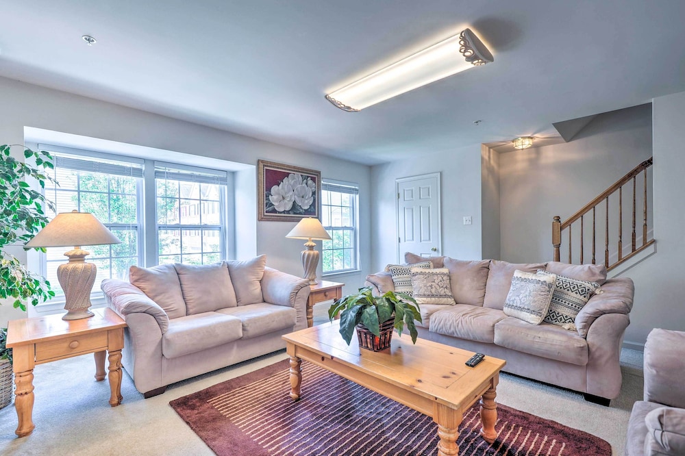 Elkridge Townhome ~ 15 Mi to Dtwn Baltimore!