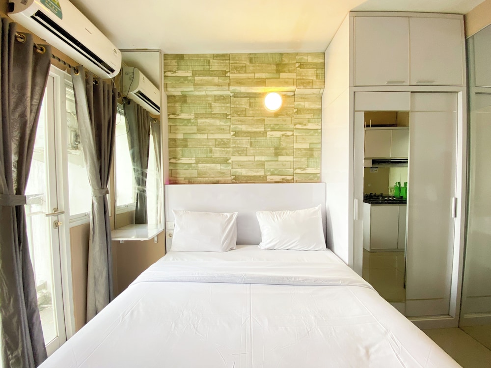 Best Homey And Cozy Studio At Grand Sentraland Karawang Apartment