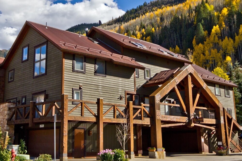 Double Diamond 3 1 Bedroom Condo by Redawning