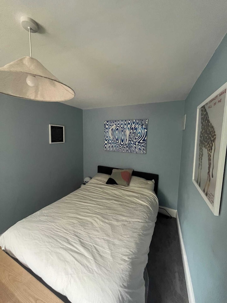 Characterful 1BD Flat w/ Private Gym - Brockley