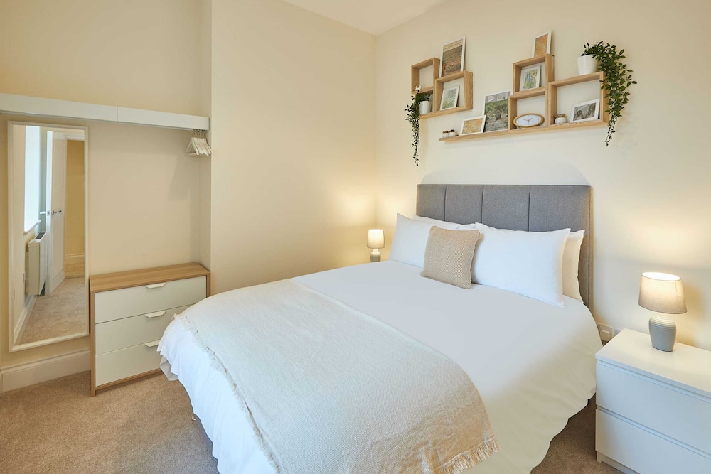 Host Stay South Cliff Apartment