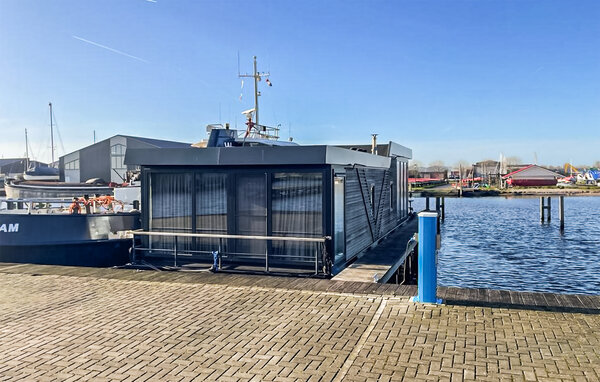 Apartment for 6 persons in Heeg, Friesland (Frisian Lakes)<BR>3 bedrooms, 1 bathroom, TV, dishwasherm2