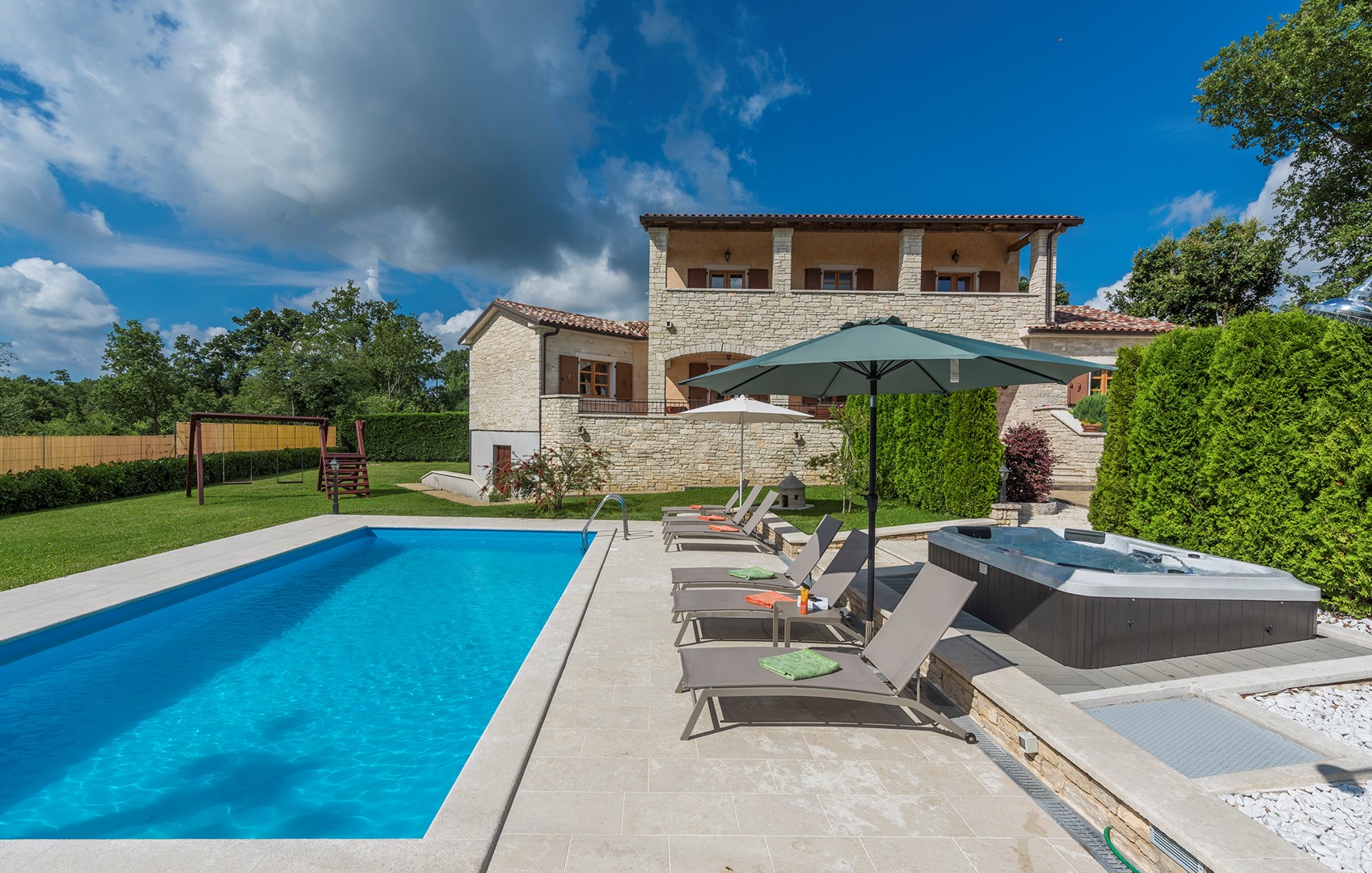 Holiday house with private pool for 8 persons approx. 160 m2