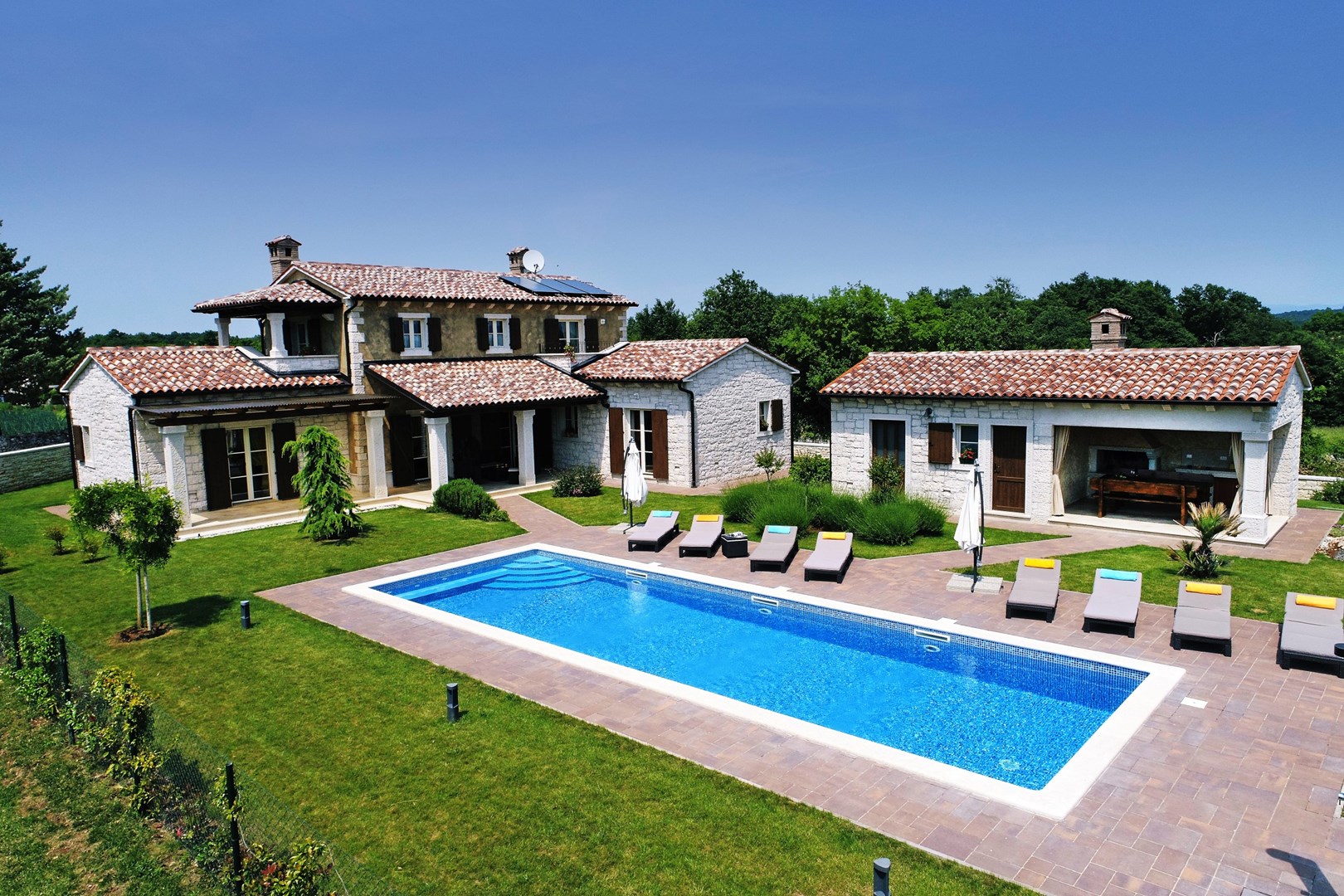 Holiday house with private pool for 10 persons approx. 240 m2