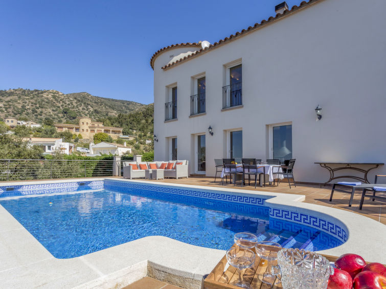 Holiday house with private pool for 8 persons approx. 200 m2