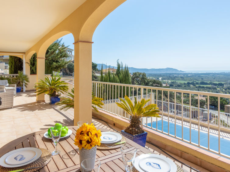 Holiday house with private pool for 8 persons approx. 120 m2