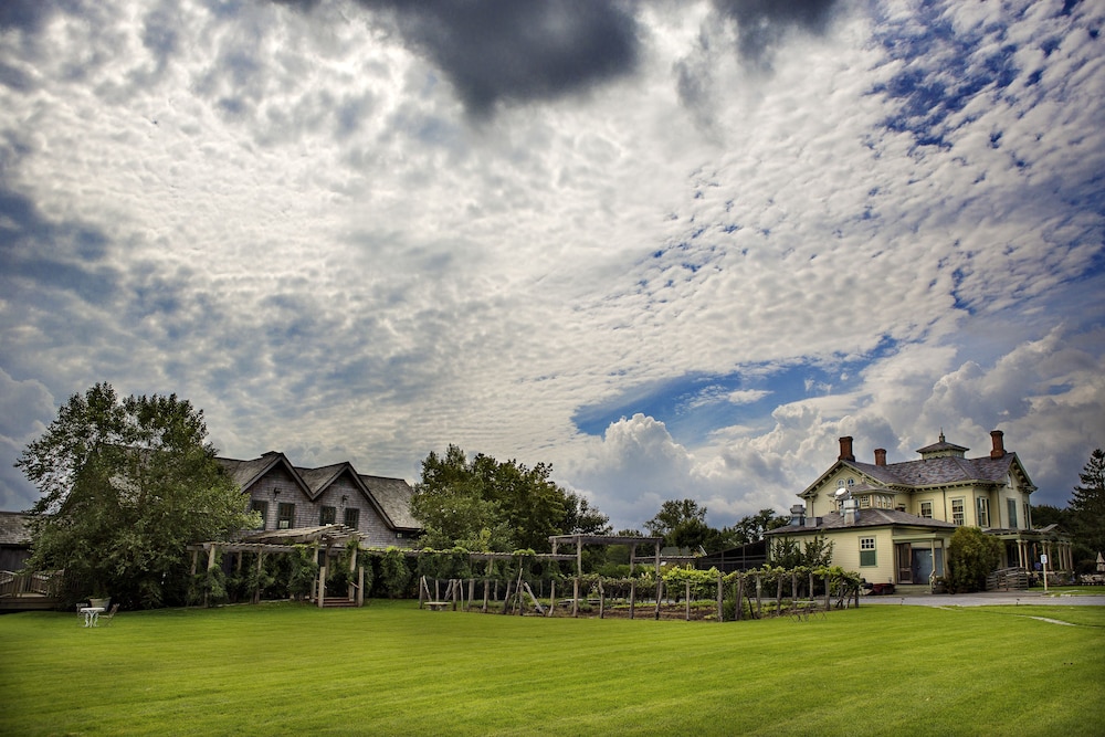 Jedediah Hawkins Inn