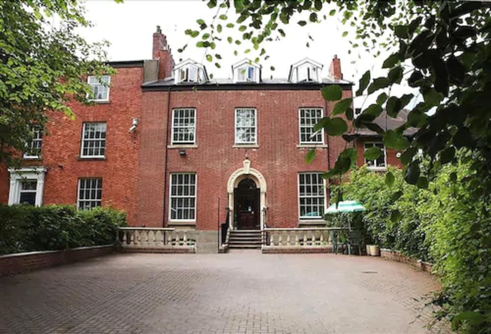 Kingston Hotel
