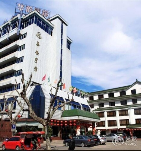 Huaqiao Hotel