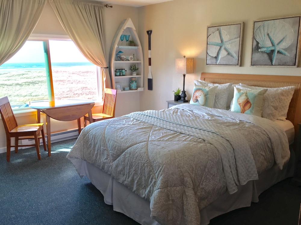 Tradewinds Condo Hotel