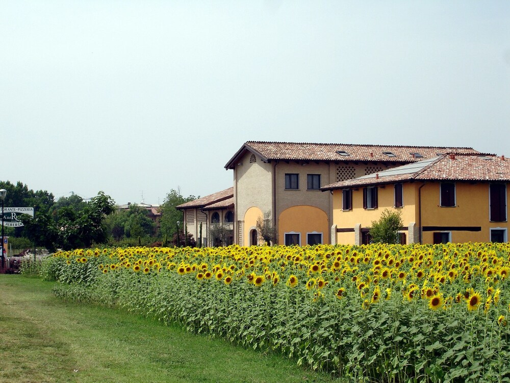 Ca' del Rio Resort