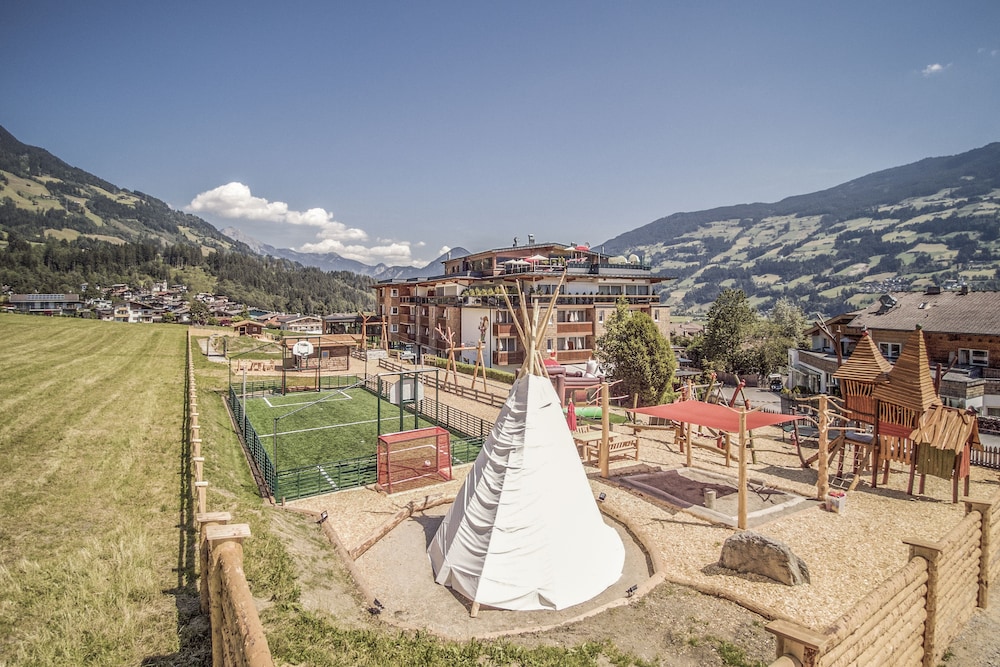 alpina zillertal -  family . lifestyle . kinderhotel
