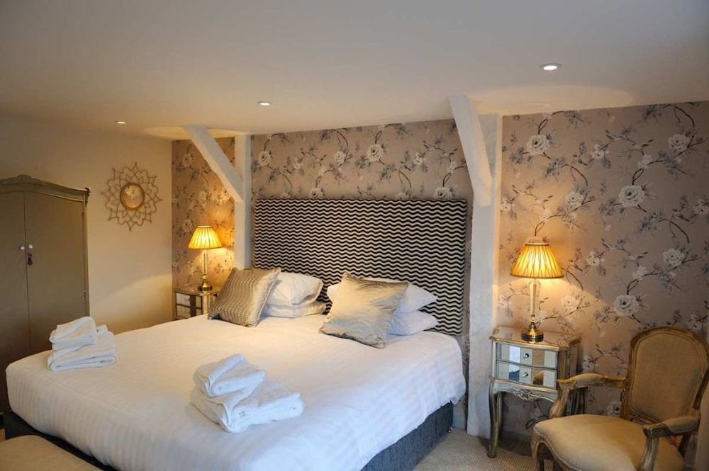 Crescent Turner Hotel
