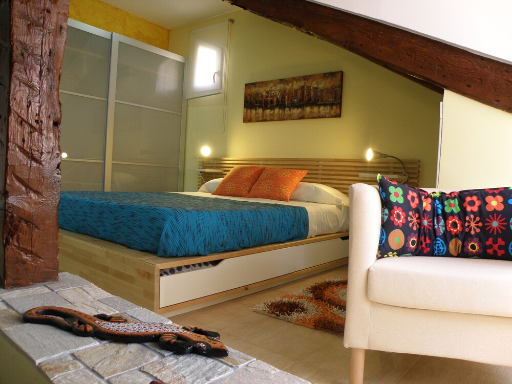 Lovely apartment in a HISTORIC BUILDING IN  MADRID CENTER near ROYAL PALACE
