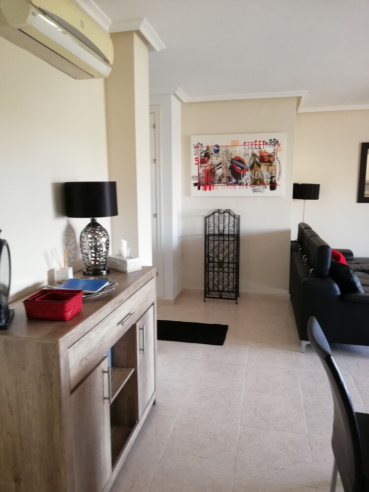 UNPACK UNWIND RELAX:<br>Apartment for all types to enjoy, easy walk to amenities.