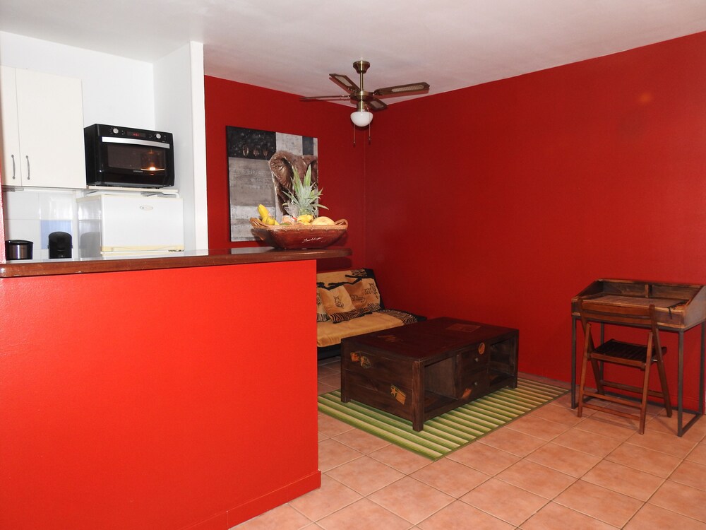 Beautiful 56m2 apartment, 150m from the beach, GOSIER (Pointe Verdure). WIRELESS. Car park