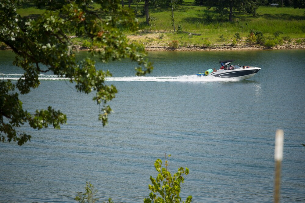 Branson Yacht Club a Ramada by Wyndham
