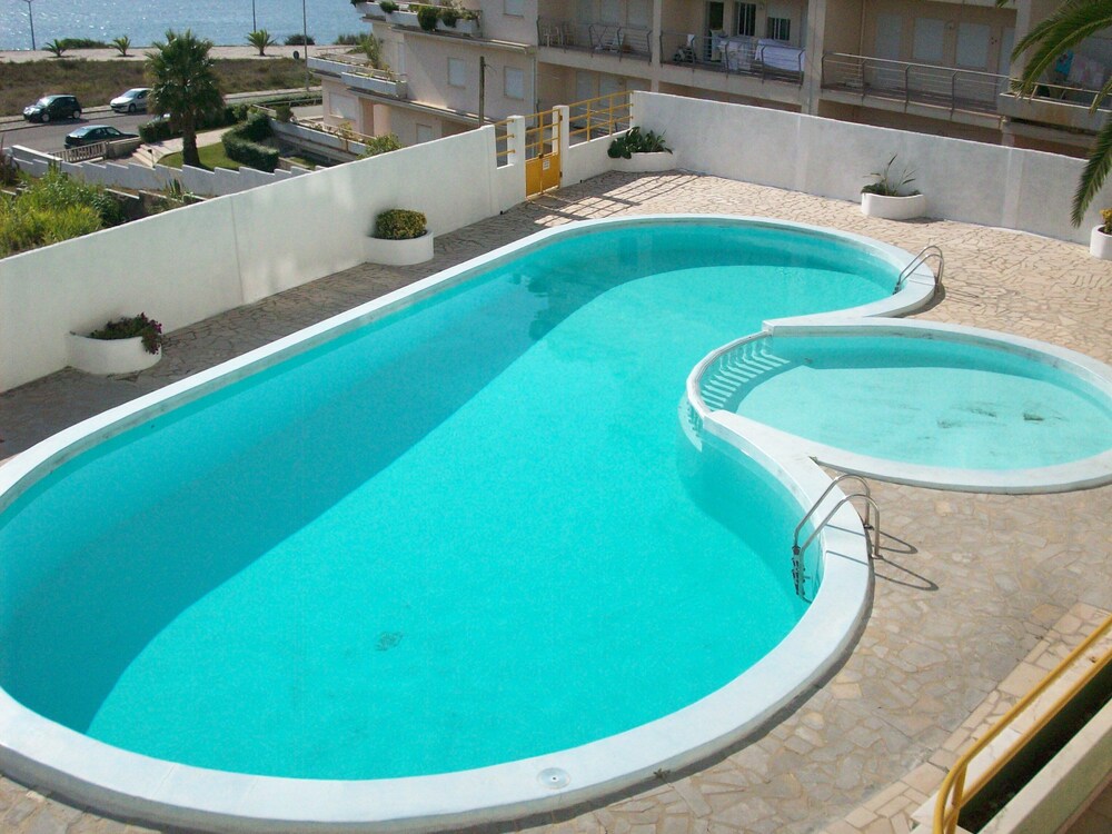 2 bedroom apartment in Figueira da Foz, sea front, with pool