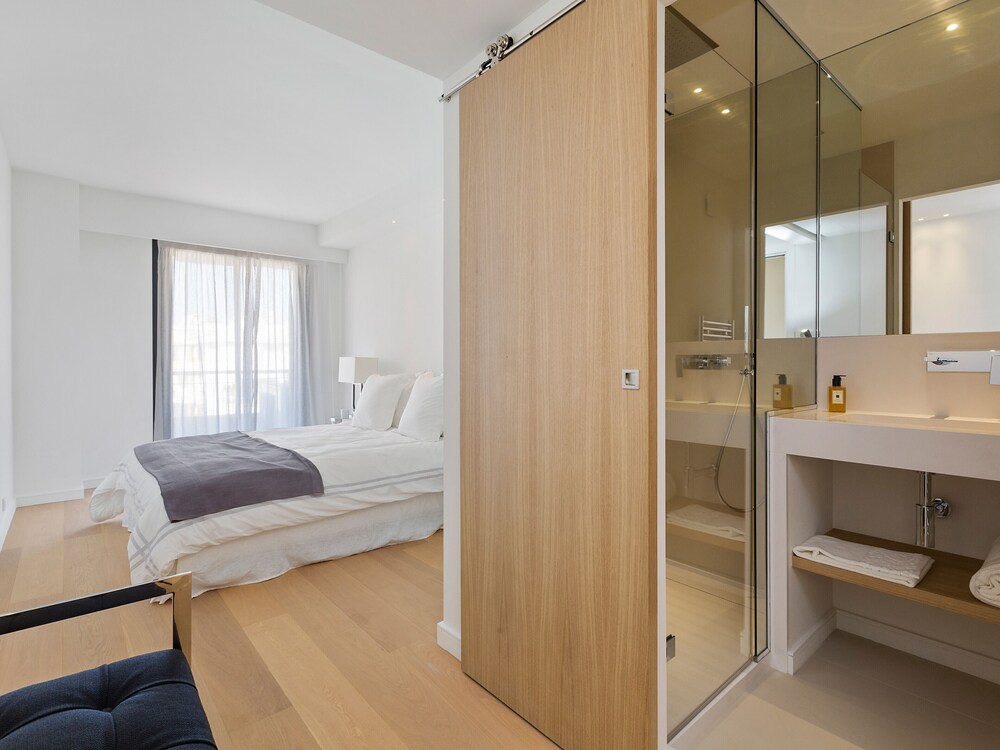 Breathtaking sea view luxurious design apartment of 130 Sqm